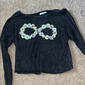 Delia’s distressed long sleeved crop top
